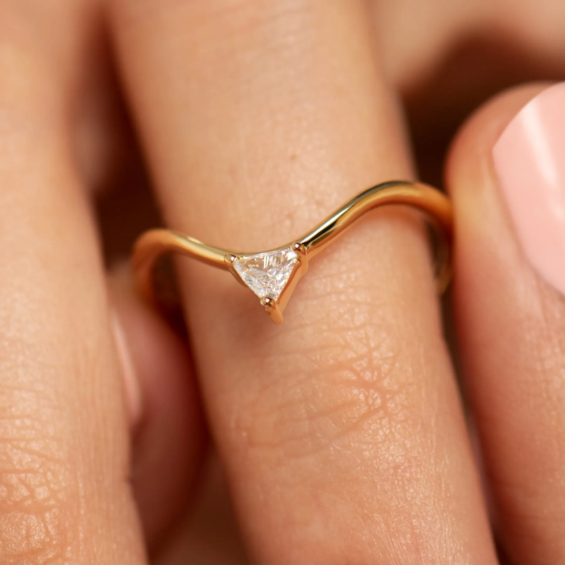 Curved Wedding Band With a Triangle Diamond Peak