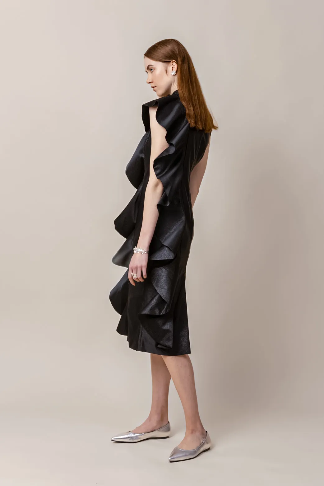 KAAMOS frill dress in shimmering black