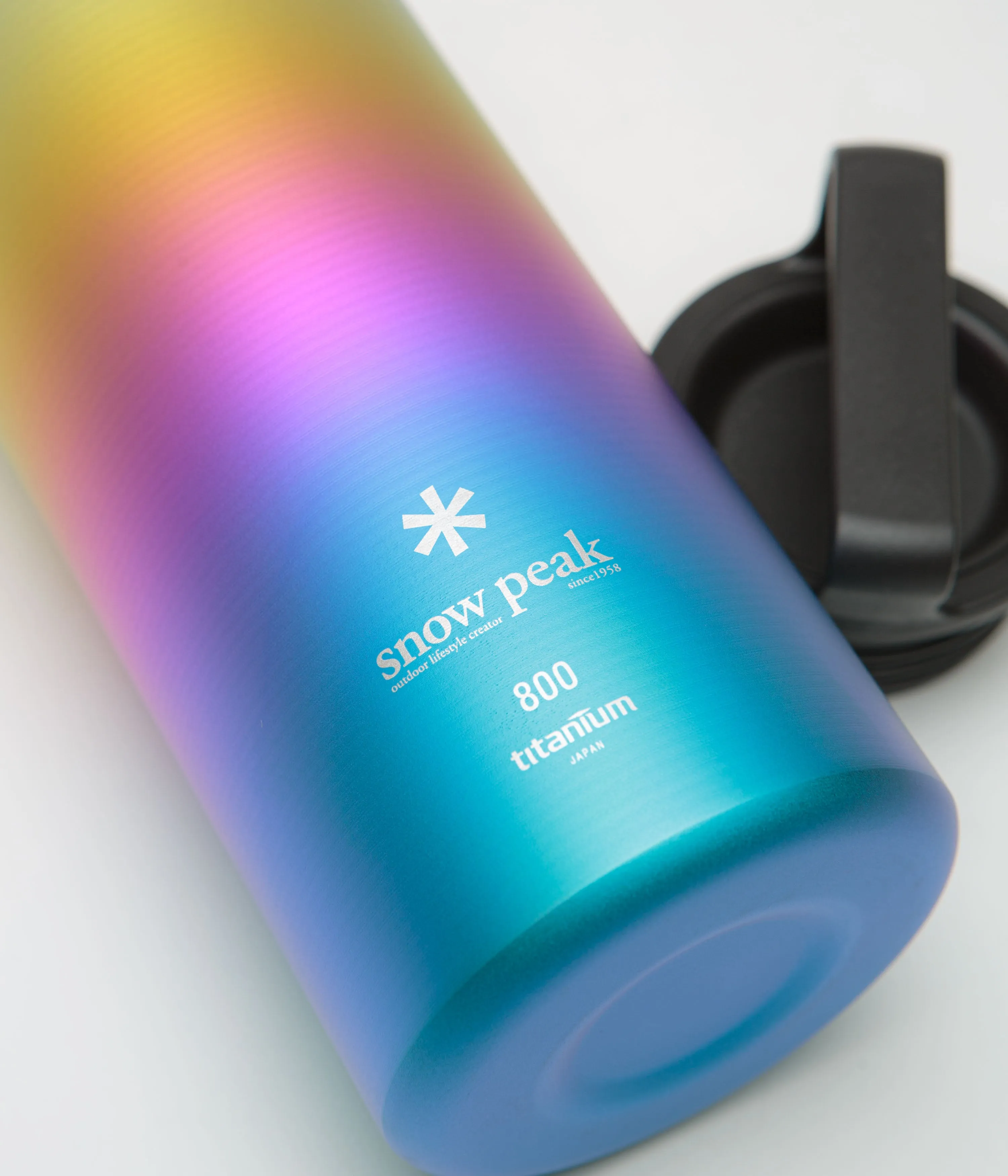 Snow Peak Titanium Aurora 800ml Bottle - Rainbow