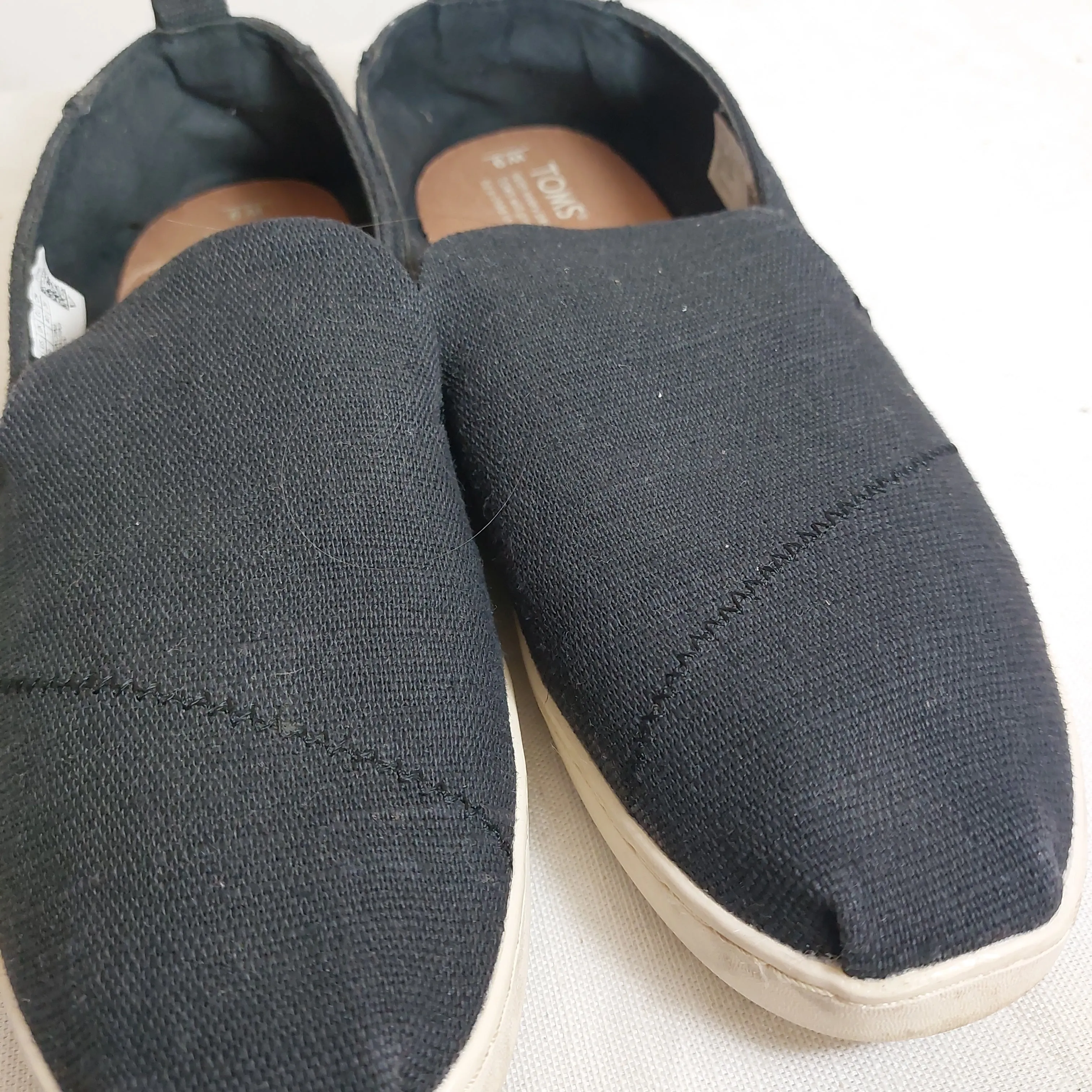 TOMS Black & White Canvas Shoes | Pre Loved |